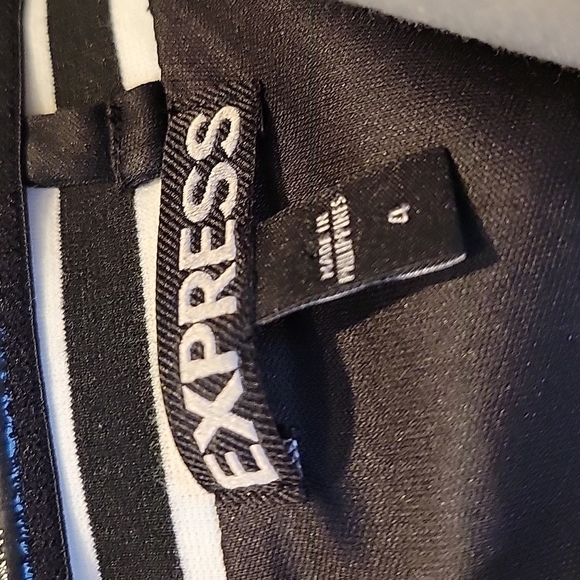 EXPRESS black and white strapless dress. Form fitting with flared skirt. Size 4 - Picture 7 of 9